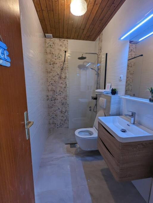 Zeezicht Appartement 50M From Beach 斯里马 外观 照片