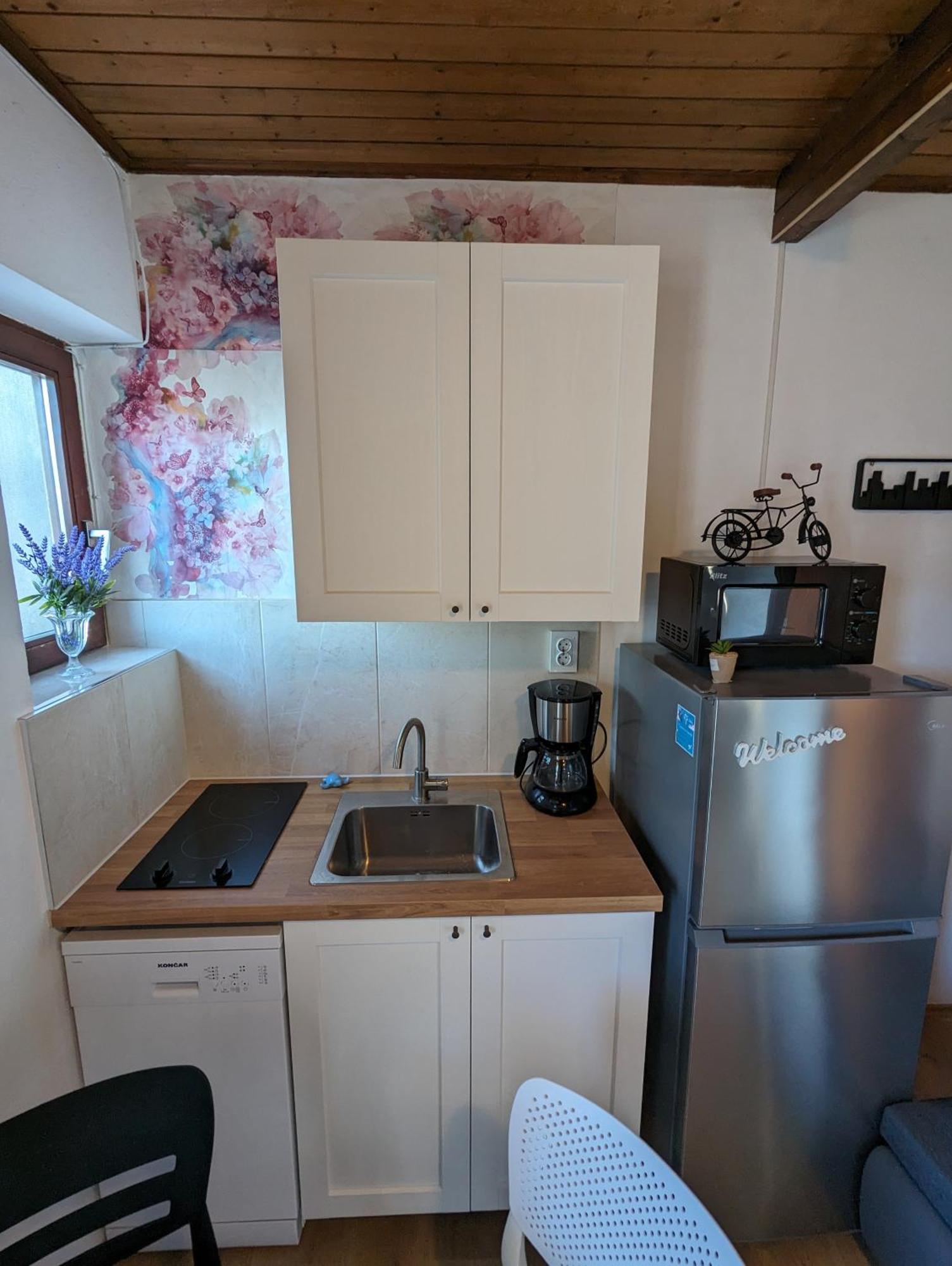 Zeezicht Appartement 50M From Beach 斯里马 外观 照片